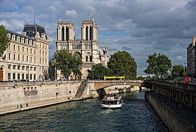 《怪猎：荒野》高玩挑战成功无受伤击杀白炽龙 自称生涯最难